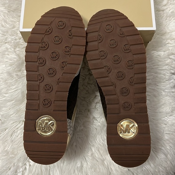 Mandy Trainer - Picture 3 of 4